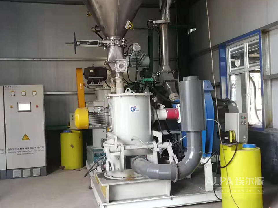 TSM<a href=http://www.jzjxgl.cn/chanpin/144.html target=_blank class=infotextkey><a href=http://www.jzjxgl.cn/chanpin/145.html target=_blank class=infotextkey>小蘇打</a></a>粉碎機(jī)設(shè)備實(shí)例圖